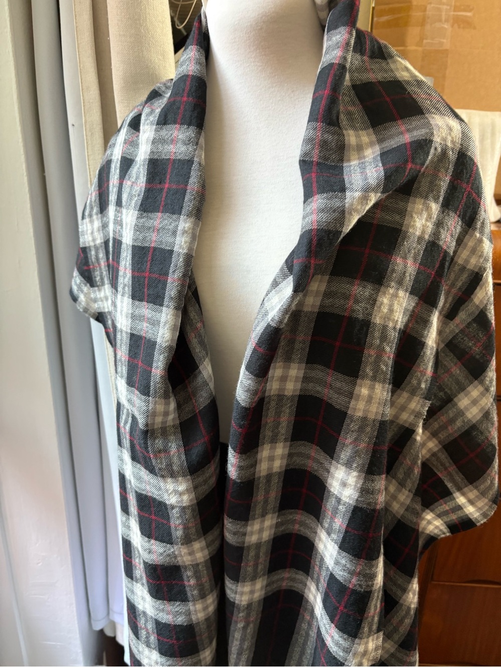 Fine Woven Wool Plaid Scarf Shawl in Black, White & Red Classic, 28x74